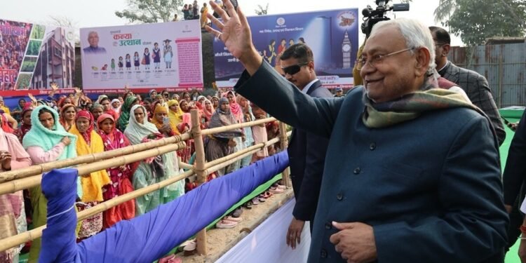 बिहार की सत्ता का ताज क्या फिर से सीएम नीतीश कुमार के सिर सजाएंगी महिला वोटर्स?