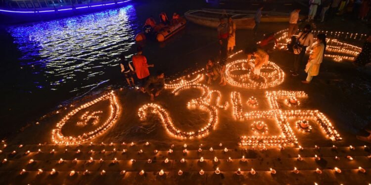 Happy Kartik Purnima 2025 Wishes: गंगा में लगाएं पवित्र डुबकी … यहां से भेजें कार्तिक पूर्णिमा की हार्दिक शुभकामनाएं