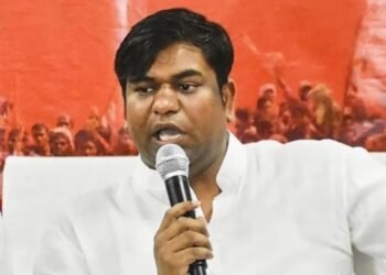 ‘समाज ने लालू यादव को मसीहा माना लेकिन…’, मुकेश सहनी के बयान से मचा सियासी घमासान, महागठबंधन की बढ़ी मुश्किलें