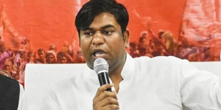 ‘समाज ने लालू यादव को मसीहा माना लेकिन…’, मुकेश सहनी के बयान से मचा सियासी घमासान, महागठबंधन की बढ़ी मुश्किलें