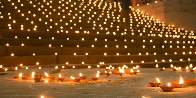 Dev Deepawali 2025: आज पृथ्वीलोक पर दीपावली मनाने आएंगे देवता, मनेगी देव दीवाली
