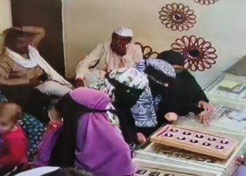 महाराष्ट्र: दुकानदार के नजरें फेरते ही महिला ने नकली से बदल दी असली सोने की अंगूठी, Video Viral