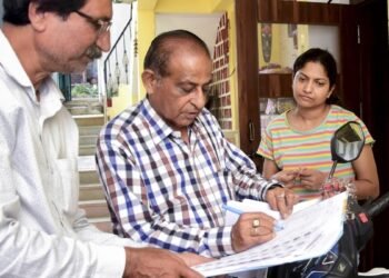 MP: चुनाव आयोग ने 55 जिलों में SIR अभियान किया शुरू, कांग्रेस भड़की; बोली- EC बना BJP की कठपुतली