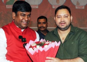 गौरा-बौराम में ऐसा क्या हुआ? फ्रेंडली फाइट हुई टाइट तो मुकेश सहनी ने अपने भाई को करा लिया एग्जिट