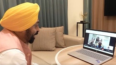 ‘आप दिल लगाकर खेलिए, हम सब आपके साथ हैं’, वर्ल्ड चैंपियन बनी भारतीय महिला क्रिकेट टीम से बोले भगवंत मान
