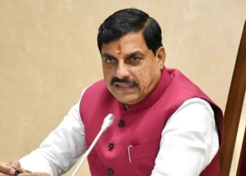 किसानों को 10 घंटे से ज्यादा बिजली नहीं… 24 घंटे में रद्द हुआ ‘सैलरी काटो’ आदेश, बिजली कंपनी के CGM पर गिरी गाज