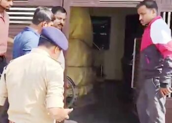 गेहूं में रखी सल्फास का कहर… नमी से बनी फॉस्फीन गैस, कूलर की हवा से कमरे में फैली; 2 बच्चों की मौत, ICU में माता-पिता