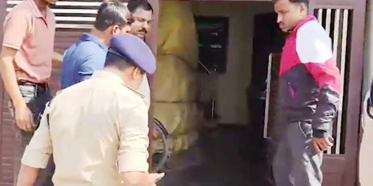 गेहूं में रखी सल्फास का कहर… नमी से बनी फॉस्फीन गैस, कूलर की हवा से कमरे में फैली; 2 बच्चों की मौत, ICU में माता-पिता