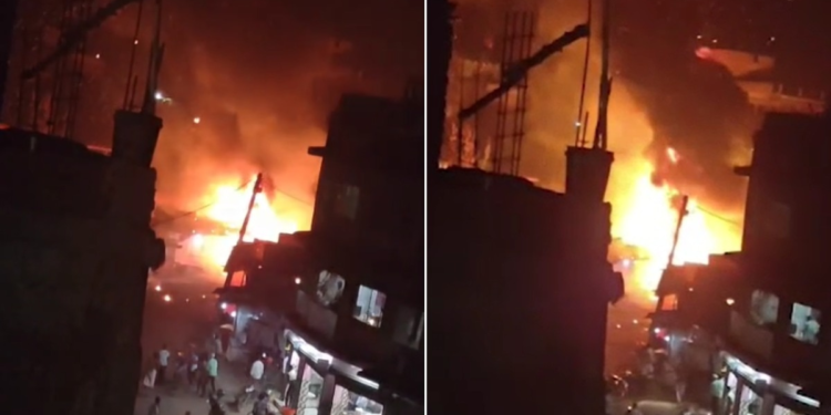 बांका के साहेबगंज बाजार में चाय की दुकान में लगी भीषण आग, पांच गैस सिलेंडर फटे