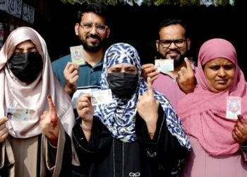 बिहार में भारी मतदान, वोटर किस पर मेहरबान… पहले चरण में रिकॉर्ड वोटिंग के क्या हैं संकेत?