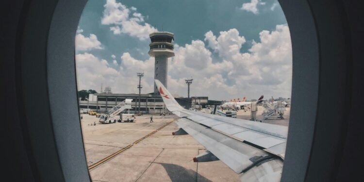 ATC सॉफ्टवेयर ग्लिच के बाद दिल्ली एयरपोर्ट पर 300 फ्लाइट्स लेट, पार्किंग की समस्या से जूझ रहीं एयरलाइंस