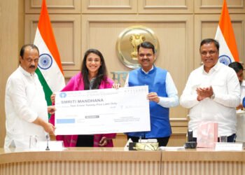 मुख्यमंत्री फडणवीस ने महिला क्रिकेट विश्व कप विजेताओं स्मृति, जेमिमा और राधा को दिया सम्मान –