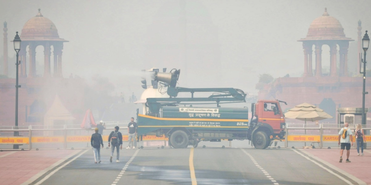 दिल्ली में प्रदूषण स्तर में उतार-चढ़ाव का असली कारण क्या है – हवा का रुख, अधूरा डेटा या दोनों?