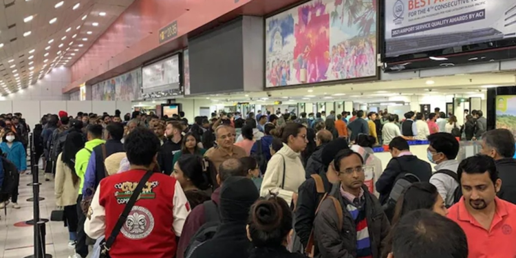 800 फ्लाइट्स लेट, हजारों यात्री परेशान… दिल्ली एयरपोर्ट के ATC सिस्टम में खराबी पर ताजा अपडेट