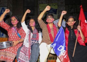JNU में लेफ्ट का क़िला दरकता क्यों नहीं? ओएन शुक्ला से लेकर अदिति मिश्रा तक की कहानी