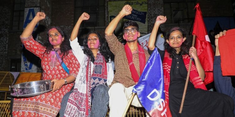 JNU में लेफ्ट का क़िला दरकता क्यों नहीं? ओएन शुक्ला से लेकर अदिति मिश्रा तक की कहानी