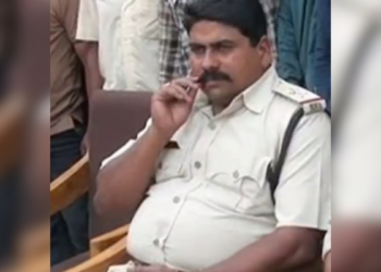 पुलिसवाला बना राक्षस! बर्खास्त दारोगा रामवीर सिंह के काले कारनामों से उठा पर्दा, जली हुई लाश का सच आया सामने