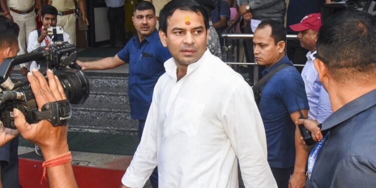 तेज प्रताप को मिली Y+ सिक्योरिटी लालू परिवार की राजनीति के‍ लिए कितनी ‘घातक’