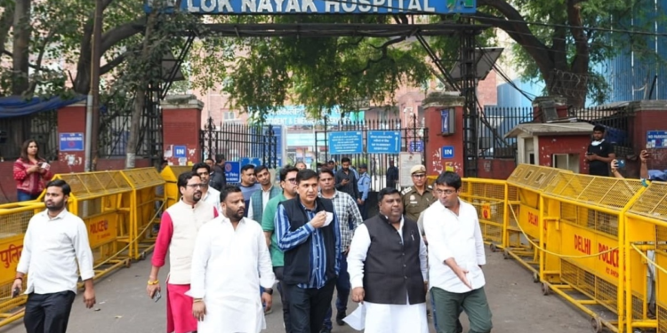 दिल्ली ब्लास्ट: LNJP अस्पताल जाकर घायलों से मिले सौरभ भारद्वाज, केंद्र सरकार पर साधा निशाना