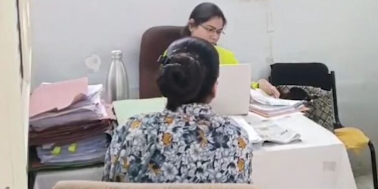 बिना OTP, बिना लिंक, बिना मैसेज… महिला के खाते से 3 लाख उड़ाए, CSP बोले- ऐप खुद डाउनलोड हुआ
