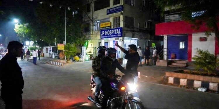 MP: भोपाल में डिप्टी CM के पीए से लूट, मोबाइल छीनकर फरार हुए 2 बाइक सवार