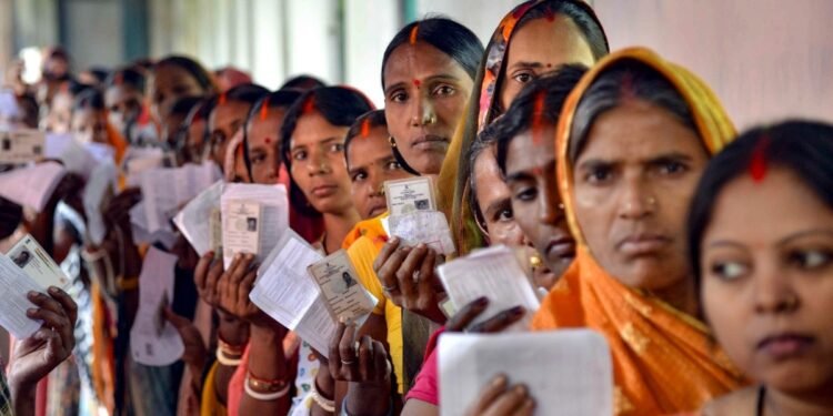 बिहार चुनाव में कैसे बढ़ गई वोटर्स की संख्या? सोशल मीडिया पर उठे सवालों का EC ने दिया जवाब