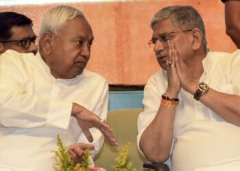 नीतीश अगले हफ्ते देंगे इस्तीफा, नई सरकार बनाने की तैयारी शुरू, ललन सिंह-संजय झा दिल्ली पहुंचे