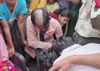 बिहार में प्रेमी से मिलने आई मां, परिजनों ने बाल-कटवाकर गांव में घुमाया, तनाव का माहौल