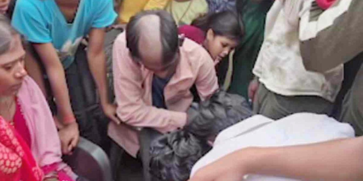 बिहार में प्रेमी से मिलने आई मां, परिजनों ने बाल-कटवाकर गांव में घुमाया, तनाव का माहौल