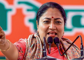 सीएम रेखा गुप्ता का दावा: ढाई हजार रुपये देंगे, वादे पूरे करेंगे; देरी की वजह बताई और AAP पर हमला