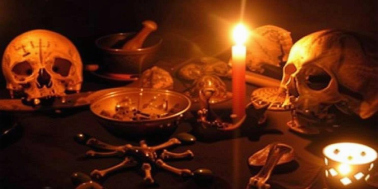 गर्ल्स हॉस्टल और टीचर्स के कमरों में काला जादू का खुलासा: 8वीं क्लास की 3 छात्राओं को स्कूल से निकाला गया