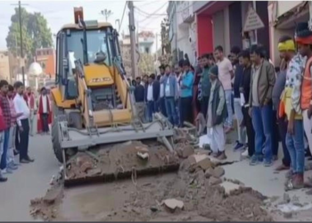 हाजीपुर में बुलडोजर कार्रवाई: अवैध निर्माण तोड़ने से मचा हड़कंप, दुकानें और अतिक्रमण हटाए गए
