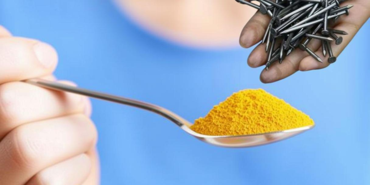 हल्दी से घर में धन बढ़ाने के आसान उपाय: लोहे की कील के साथ करें ये खास टोटका