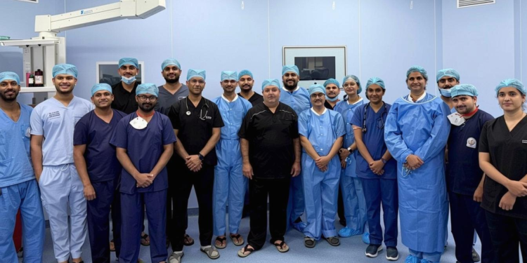 सफदरजंग के डॉक्टरों ने 11 साल के बच्चे का देश का पहला किडनी ट्रांसप्लांट कर मां की अनमोल देन का किया सफल उपयोग