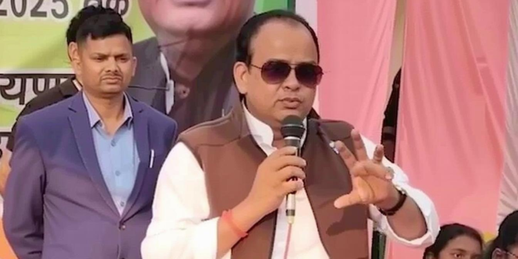 झारखंड मंत्री इरफान का विवादित बयान: घर में बंद कर ताला मारने की धमकी, जानिए पूरी खबर