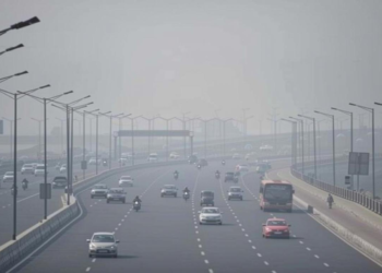 दिल्ली में सांसों का संकट: आरकेपुरम में AQI 300 से ऊपर, कई इलाकों में खतरनाक वायु गुणवत्ता