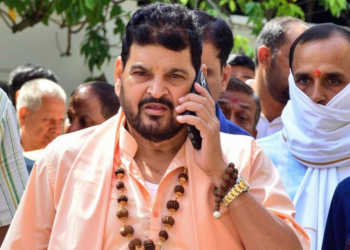 सपा नेता की धमकी: दबदबा वाले बाहुबली बृजभूषण सिंह को चुनौती, जानिए पूरी खबर