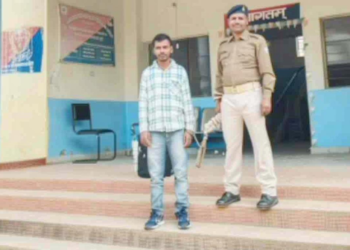 झारखंड में दामाद का सास पर जानलेवा हमला, इश्तिहार चिपकाने के बाद पुलिस ने किया गिरफ्तार