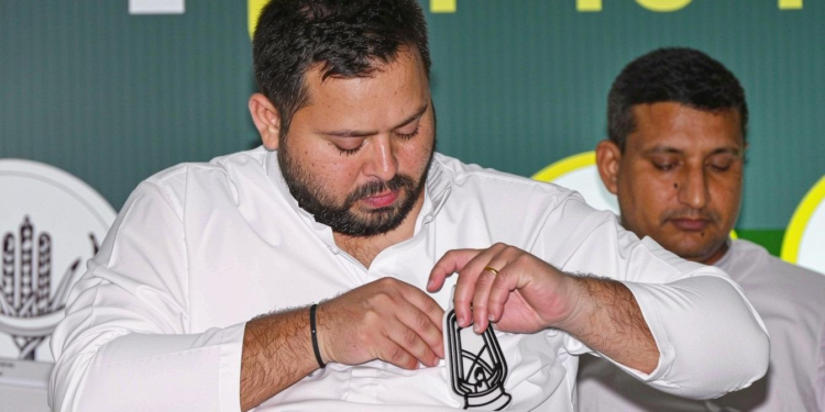 तेजस्वी यादव की कोर टीम पर हारे उम्मीदवारों ने लगाए आरोप, RJD की समीक्षा बैठक में हंगामा