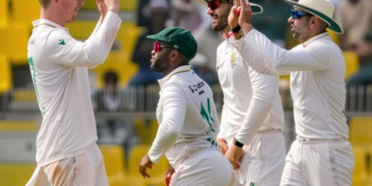 गुवाहाटी टेस्ट: दक्षिण अफ्रीका का दबदबा, भारत को ऑल आउट कर 314 रन की बड़ी बढ़त हासिल