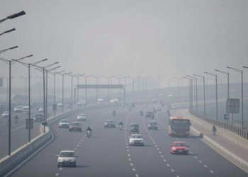 दिल्ली में ठंड बढ़ी, हवा में जहर कम नहीं-एयर क्वालिटी खराब, कई इलाकों में AQI फिर 400 से ऊपर