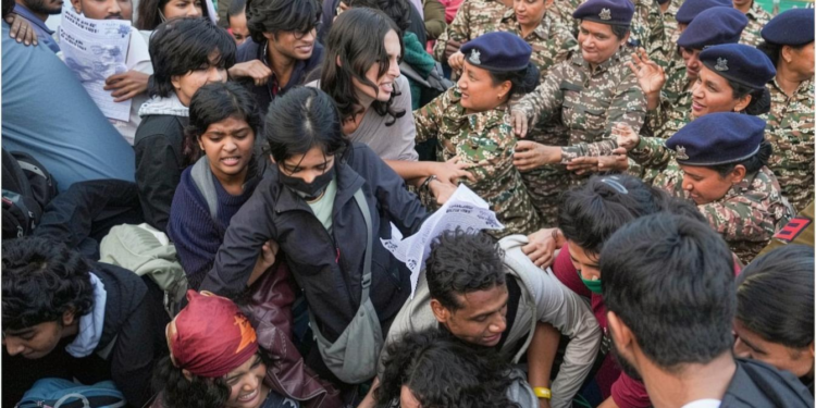 इंडिया गेट प्रदर्शन मामले में गिरफ्तार 9 आरोपियों को जमानत, पुलिस पर मिर्च स्प्रे फेंकने का आरोप