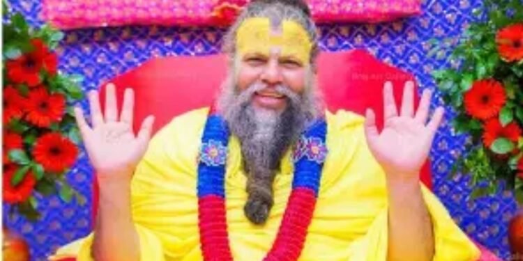 Premanand Ji Maharaj: क्या छोटों से पैर छुआने या प्रणाम करवाने से बड़ों का पुण्य घट जाता है? जानिए प्रेमानंद महाराज ने क्या कहा