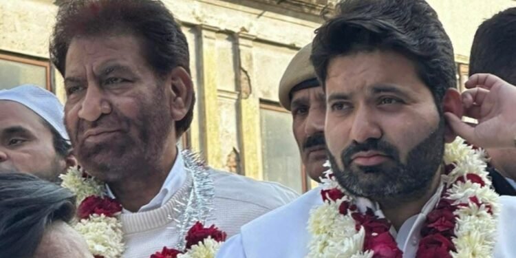 MCD उपचुनाव में AAP का गेम बिगाड़ने वाले शोएब इकबाल के बेटे की क्या अब छिन जाएगी विधायकी? 