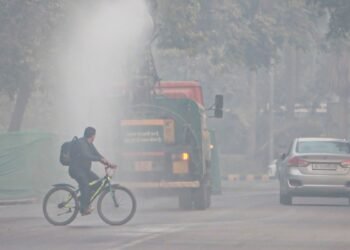 दिल्ली-NCR में तेज हवाओं ने प्रदूषण से दी राहत, लेकिन एयर क्वालिटी अभी भी खराब, जानें AQI