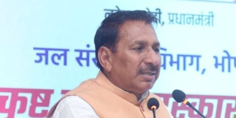‘प्याज की सप्लाई अच्छी है, इसलिए फेंक रहे किसान’, MP में कृषि मंत्री के बयान पर बवाल, कांग्रेस भड़की