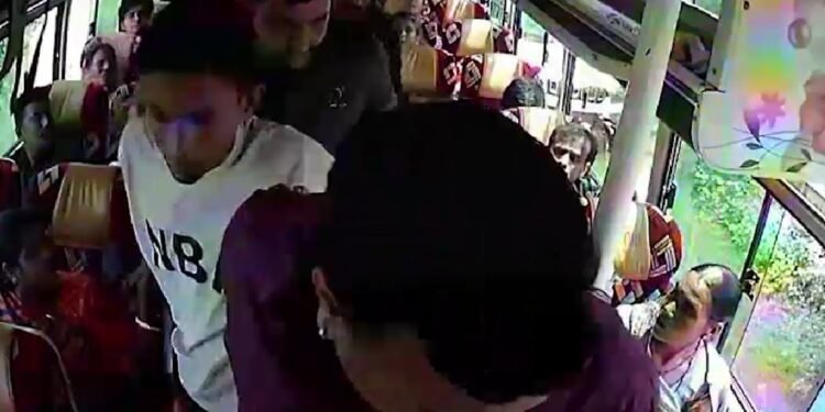 12वीं के टॉपर को अफीम तस्करी में फंसाया… MP के 6 पुलिसकर्मी सस्पेंड, SP ने हाई कोर्ट में कुबूल की गलती