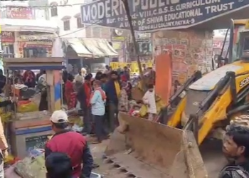 ‘राज्यपाल के आवास के सामने पूरा परिवार जहर खाकर….’, 20वें दिन बुलडोजर एक्शन पर दुकानदारों का फूटा गुस्सा
