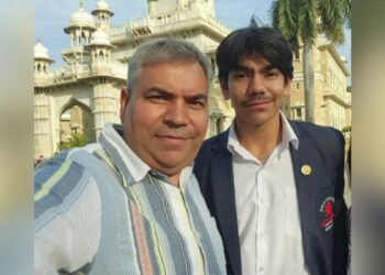 इंडिगो फ्लाइट हुई कैंसिल, बेटे की एग्जाम न छूटे, इसके लिए पिता ने रातभर 800 किलोमीटर तक दौड़ाई कार