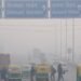दिल्ली में घने कोहरे और खतरनाक AQI से फ्लाइट्स पर असर, एयरपोर्ट ने जारी किया अलर्ट